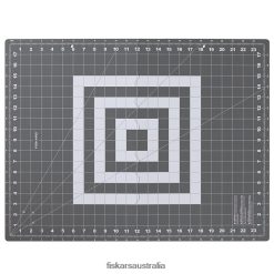 Folding Cutting Mat with Non-Slip Base (18" x 24") Fiskars 288X02480 Tool